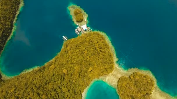 Widok z lotu ptaka tropikalna laguna, morze, plaża.Bucas Grande Island, Sohoton Cove. Filipiny. — Wideo stockowe