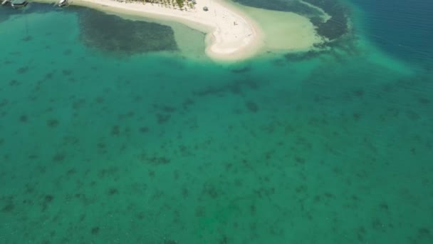 Isla tropical magalawa con playa . — Vídeo de stock