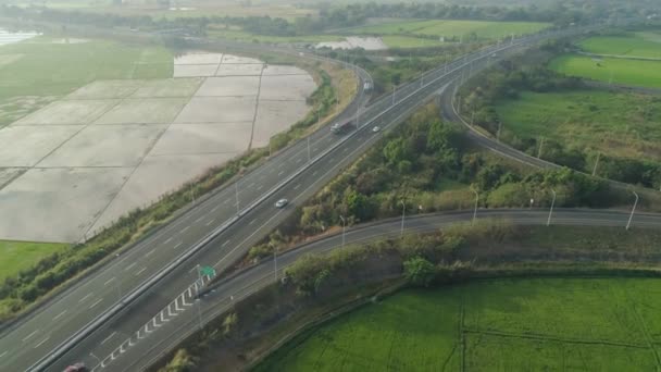 Paesaggio tropicale con autostrada, campi agricoli nelle Filippine . — Video Stock