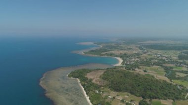 Plajlı deniz manzarası. Filipinler, Luzon