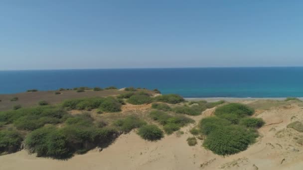 Zee landschap met strand. Filippijnen, Luzon — Stockvideo