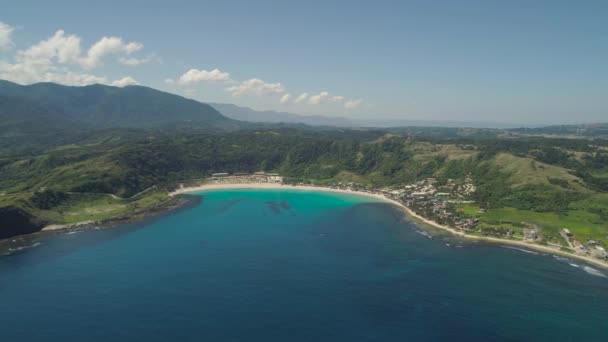 Paisaje marino con playa y mar. Filipinas, Luzón. — Vídeo de stock