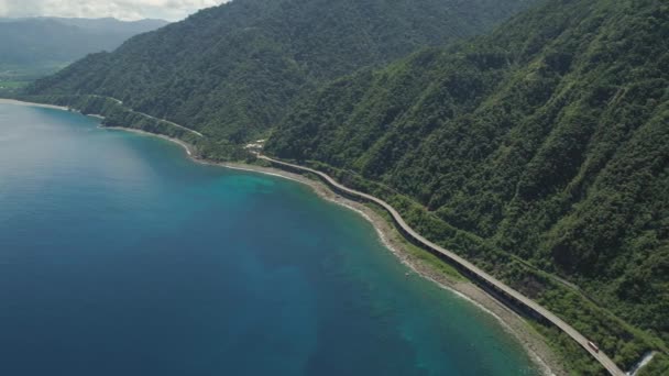A viadukton a tengeri autópálya. Fülöp-szigetek, Luzon — Stock videók