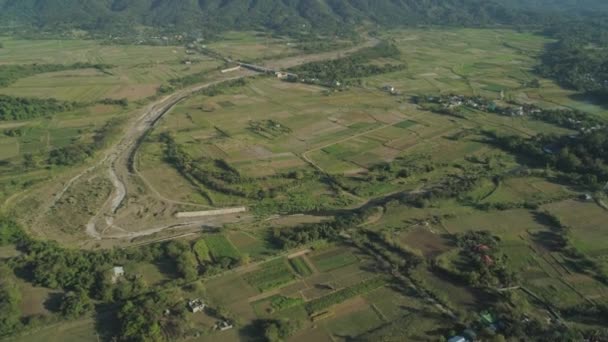 Гірська долина з сільськогосподарськими угіддями Філіппін — стокове відео