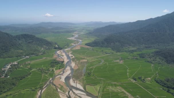 Vale da montanha com terras agrícolas nas Filipinas — Vídeo de Stock