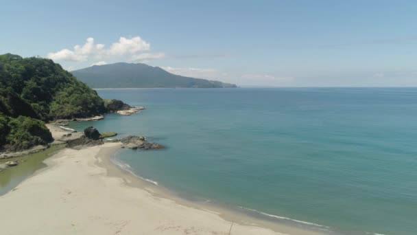 Paysage marin avec plage et mer. Philippines, Luçon.