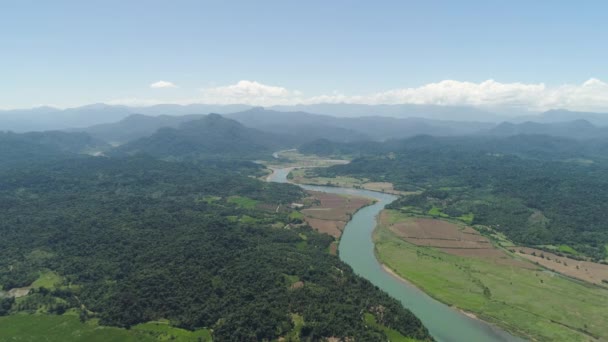 Vallée de montagne avec des terres agricoles aux Philippines — Video