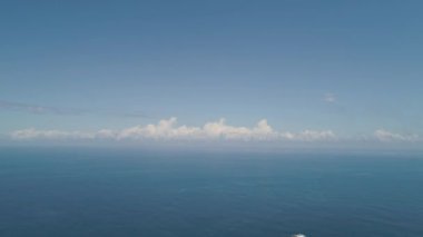 Denizde kayalık adalar. Filipinler, Dos Hermanas.