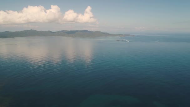 Mare con spiaggia e mare. Filippine, Luzon. — Video Stock