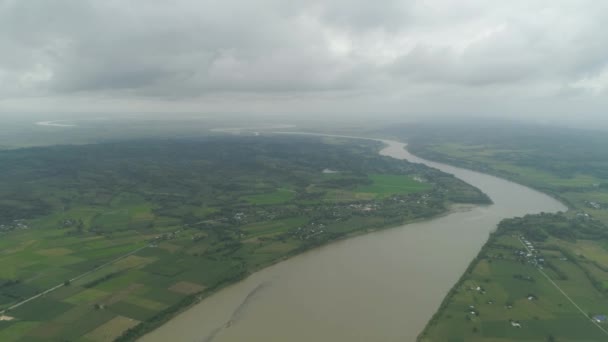 Rivière dans les terres agricoles. Philippines, Luçon — Video