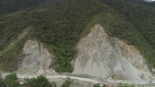 Строительство на горной дороге. Филиппины, Luzon . — стоковое видео