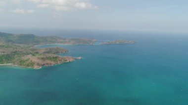 Plajlı deniz manzarası. Filipinler, Luzon