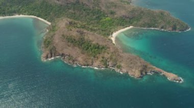 Plajlı deniz manzarası. Filipinler, Luzon