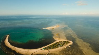 Hava güzel tropik ada görüntüleyin. Filipinler.