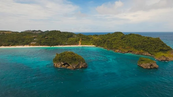 Vista aérea hermosa playa en la isla tropical. Isla de Boracay Filipinas. — Foto de Stock