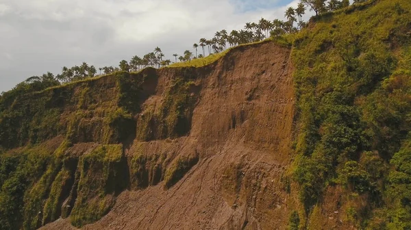 Glissement de terrain sur la route dans les montagnes.Camiguin île Philippines . — Photo