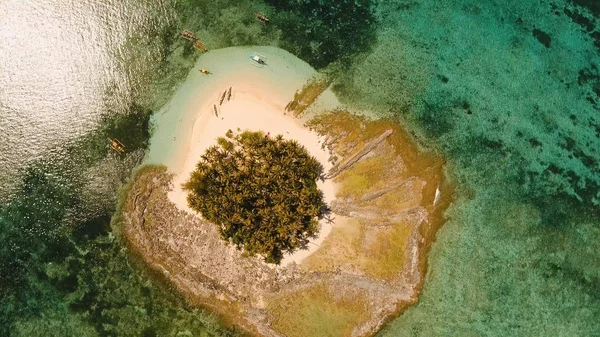 Aerial view beautiful beach on tropical island. Guyam island, Philippines, Siargao. — Stock Photo, Image