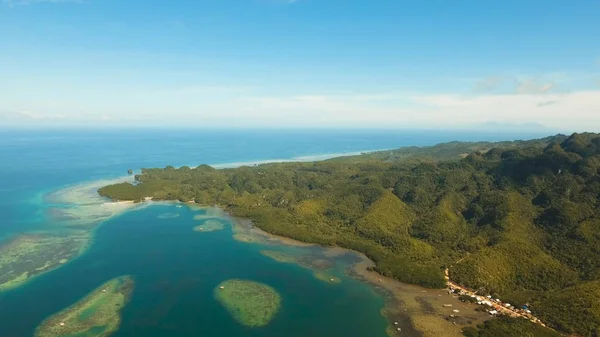 Vista aérea lagoa tropical, mar, praia. Ilha tropical. Bohol, Filipinas . — Fotografia de Stock