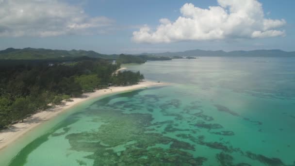 Mare con spiaggia e mare. Filippine, Luzon. — Video Stock