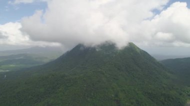 Filipinler 'deki dağ manzarası.