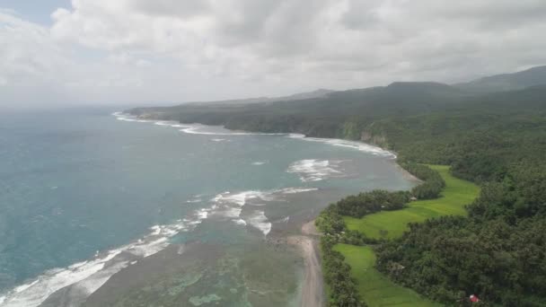 Paysage marin avec plage et mer. Philippines, Luçon