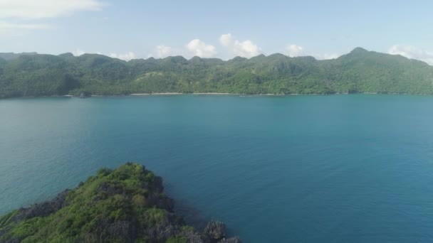 Zeegezicht van de Caramoïsche eilanden, Camarines Sur, Filipijnen. — Stockvideo