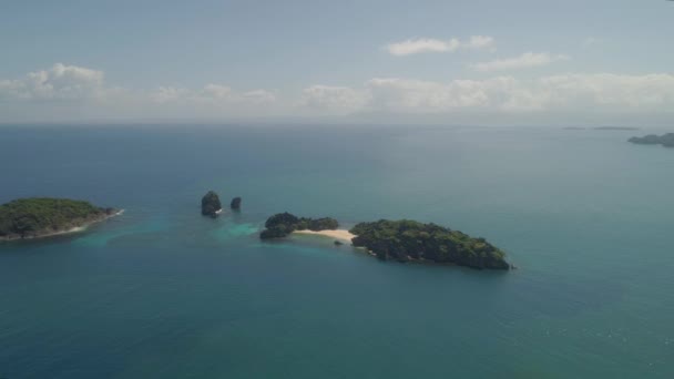 Zeegezicht van de Caramoïsche eilanden, Camarines Sur, Filipijnen. — Stockvideo