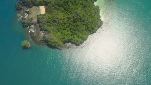 Paisaje marino de las Islas Caramoanas, Camarines Sur, Filipinas. — Vídeos de Stock