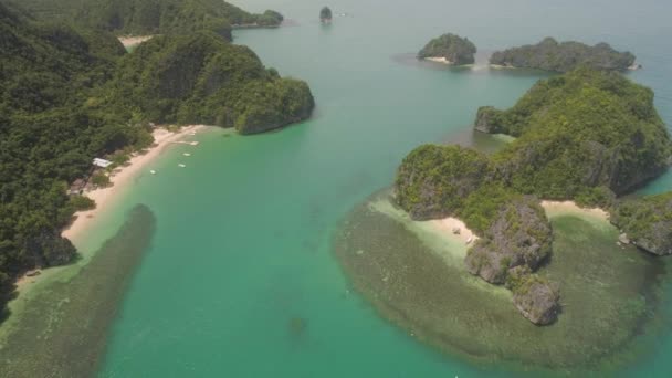 Paisaje marino de las Islas Caramoanas, Camarines Sur, Filipinas. — Vídeos de Stock