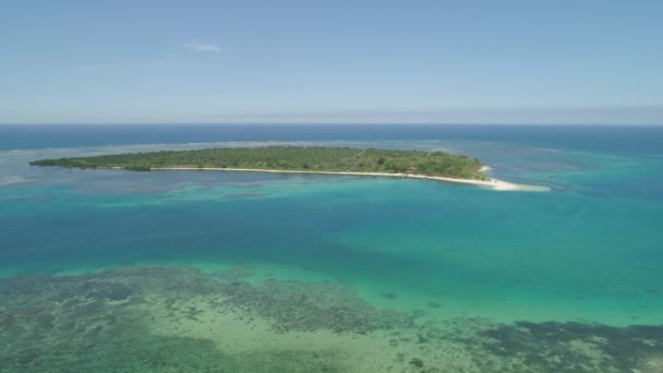 Ilha tropical magalawa com praia . — Vídeo de Stock