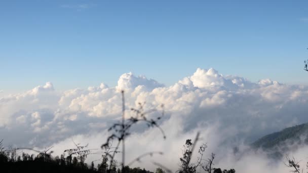 일출과 산악 풍경입니다. 발리, 인도네시아. — 비디오