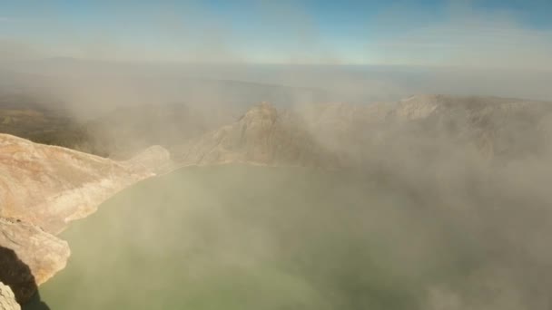 火山火山口, 硫磺被开采的地方. — 图库视频影像