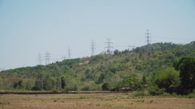 Yüksek voltajlı elektrik hattı. Filipinler, Luzon.