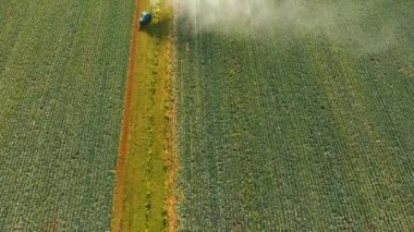 Tarım arazisindeki sulama sistemi.