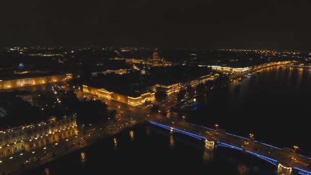 Miasto w nocy z oświetlenie — Wideo stockowe