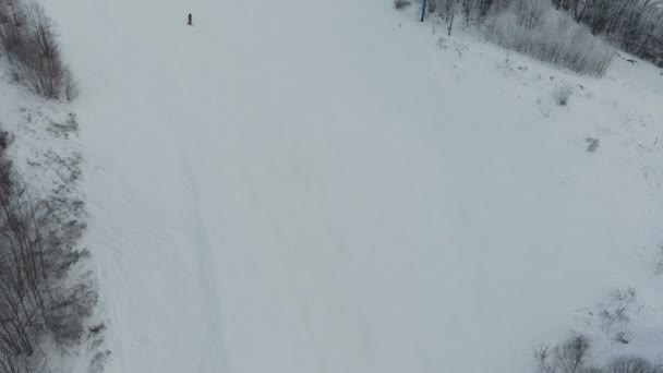 Station de ski en hiver. Vue aérienne . — Video