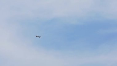 Spor uçak gökyüzünde.