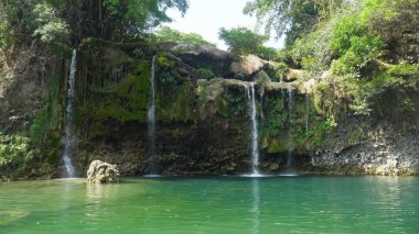 Güzel tropik şelale. Filipinler, Luzon