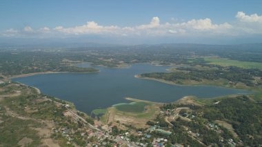 Filipinler 'deki Paoay Gölü manzarası.