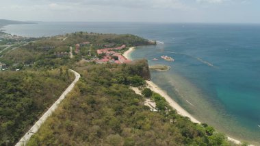 Plajlı deniz manzarası. Filipinler, Luzon