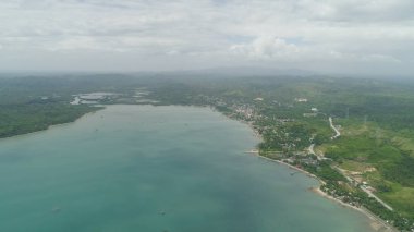 Plaj ve deniz manzaralı bir deniz manzarası. Filipinler, Luzon
