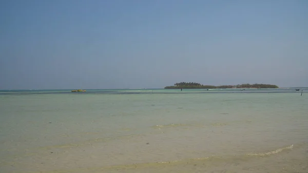 Sandweißer Strand. Philippinen. — Stockfoto