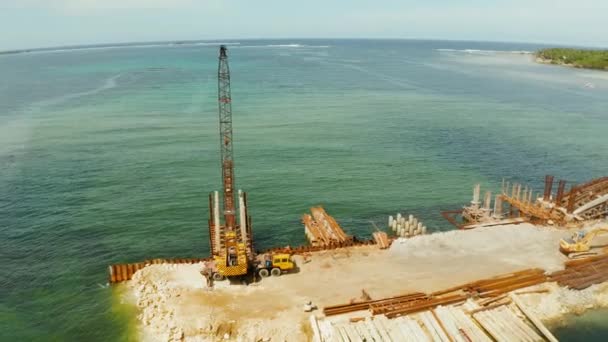 Puente en construcción en la isla de Siargao. — Vídeo de stock