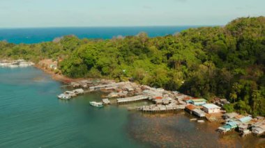 Balabac Adası, Palawan, Filipinler 'deki şehir ve liman.