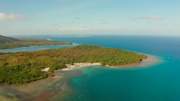 热带岛屿上的海岸线。巴拉望巴拉巴克岛 — 图库视频影像