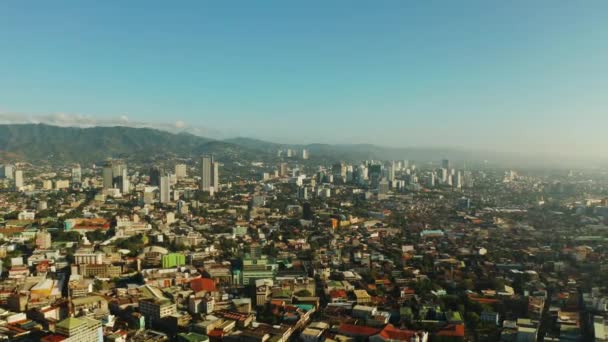 Cidade moderna de Cebu com arranha-céus e edifícios, Filipinas. — Vídeo de Stock