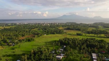 Sorsogon Şehri, Luzon, Filipinler. Deniz kenarındaki Asya kasabası, en üst manzara..
