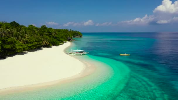 Mahaba Island, Philippinen. Schöner weißer Sandstrand. — Stockvideo