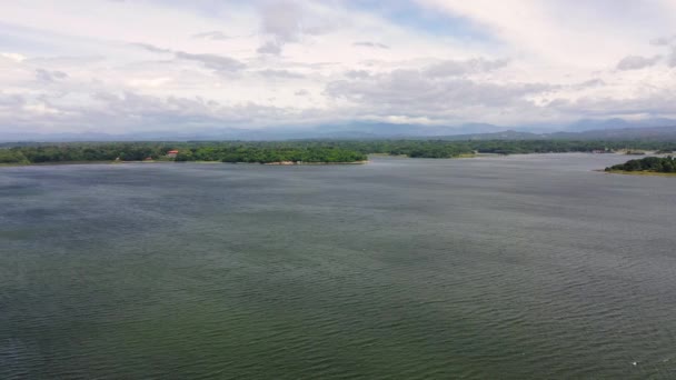 Kilátás a Paoay-tóra, Fülöp-szigetek. — Stock videók