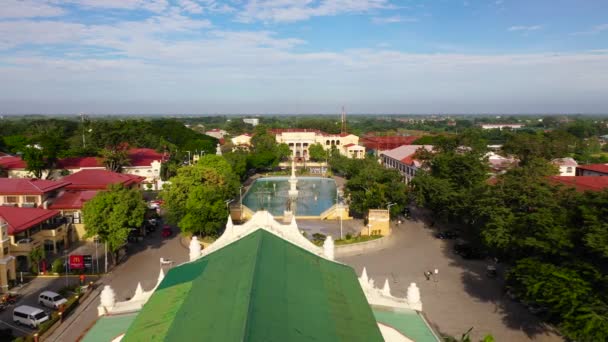 Vigan Katedrali. Bu yapı, Filipinler 'deki saltanatı sırasında İspanyollar tarafından bırakılan kalıntıları gösteriyor.. — Stok video